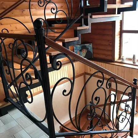 V Town Mykulychyn
